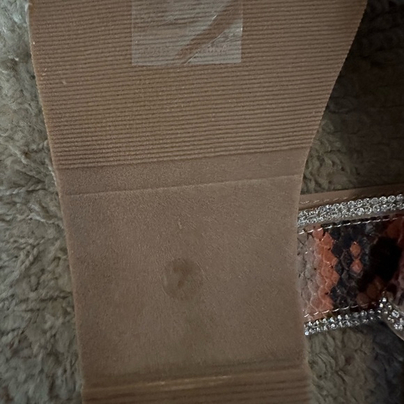 GC Shoes Women's Brown and Orange Flipflops - Picture 4 of 4